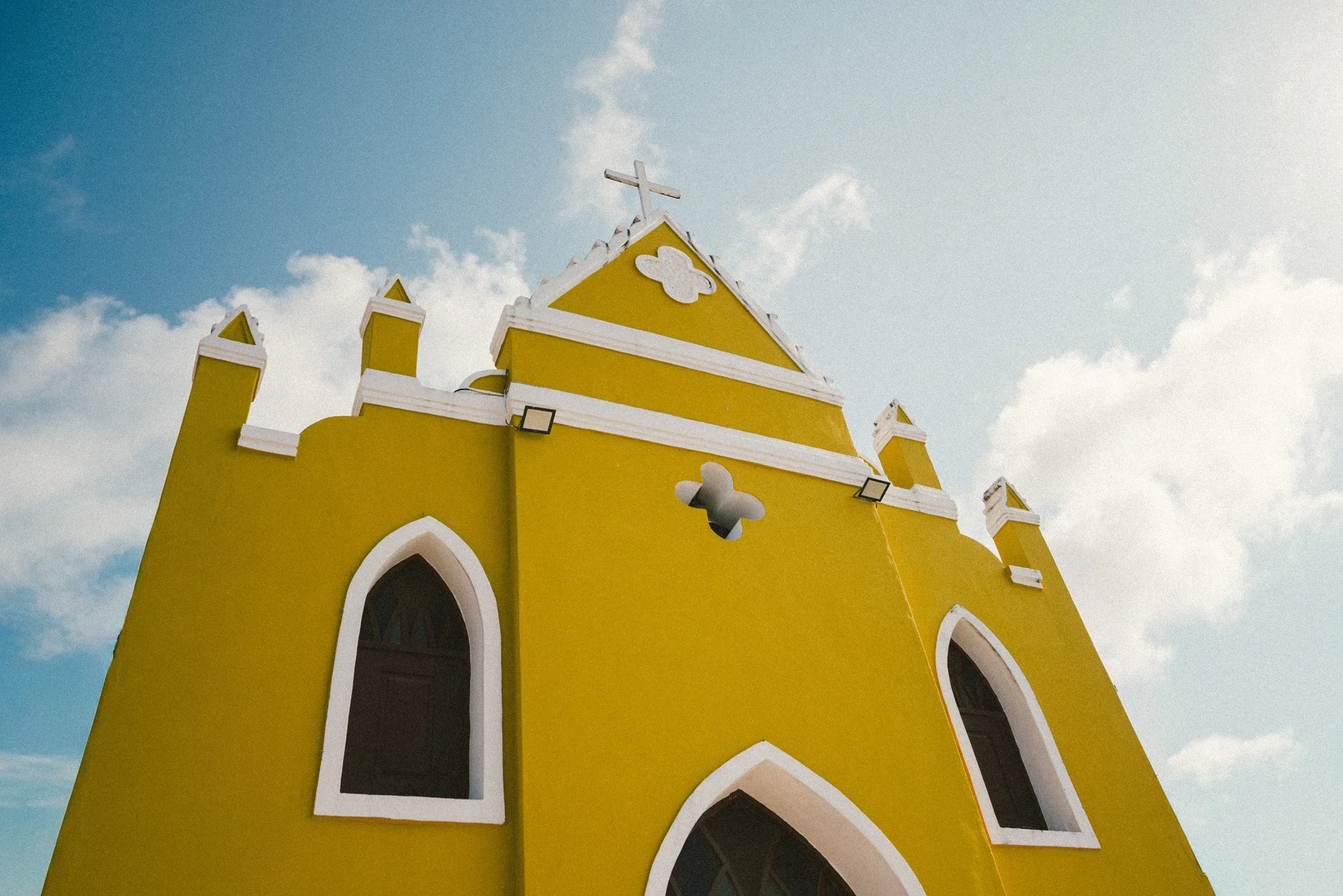 igreja amarela de pipa rn