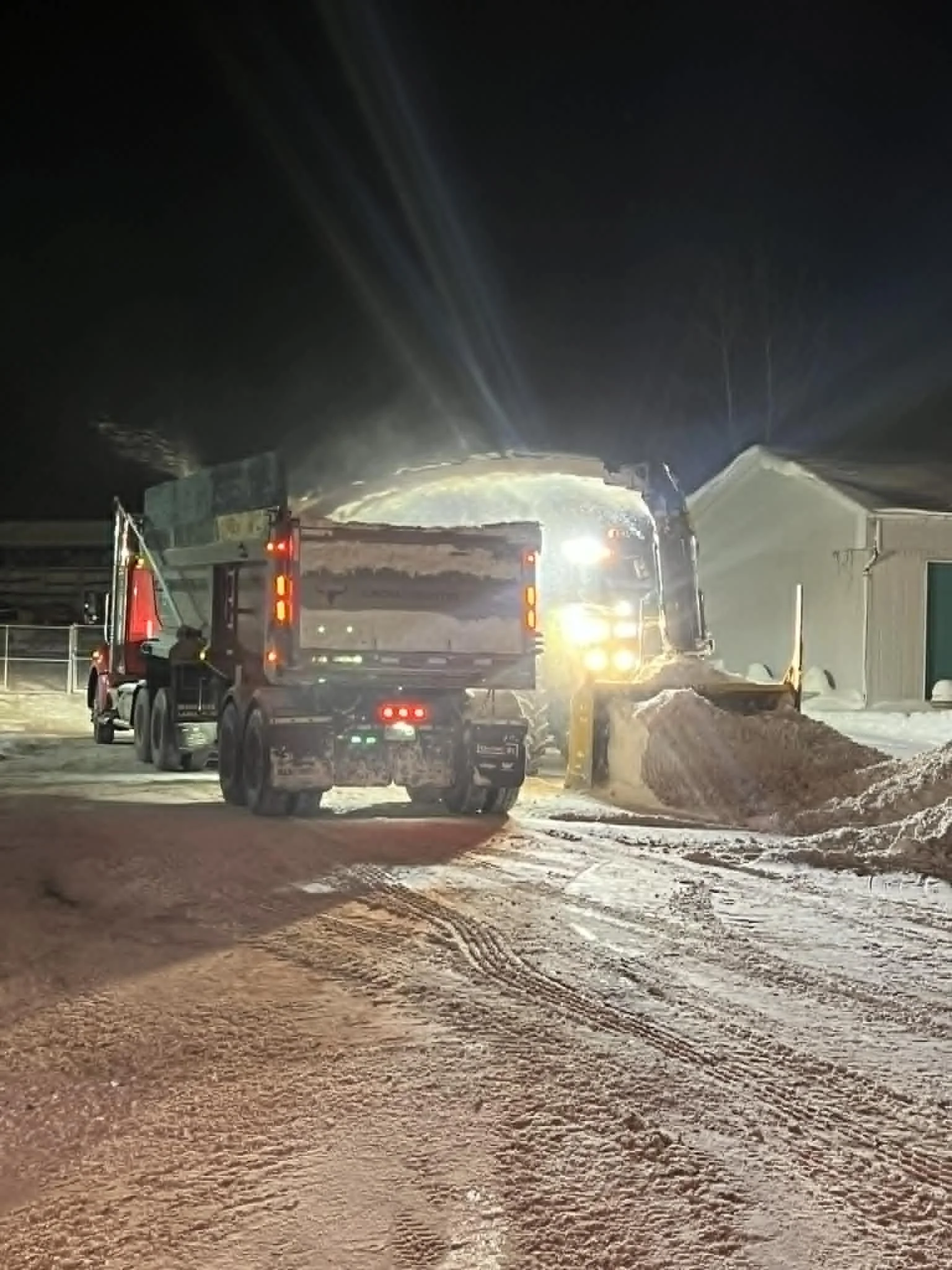 Service d'urgence de déneigement après de fortes accumulations à Victoriaville.