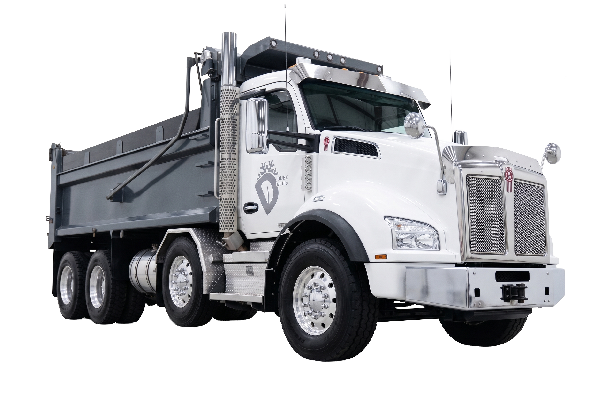 Camion de déneigement Dubé et Fils pour un service rapide et efficace durant tout l'hiver.