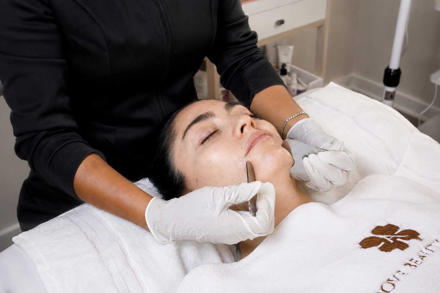 Facial Lymphatic Sculpting Massage