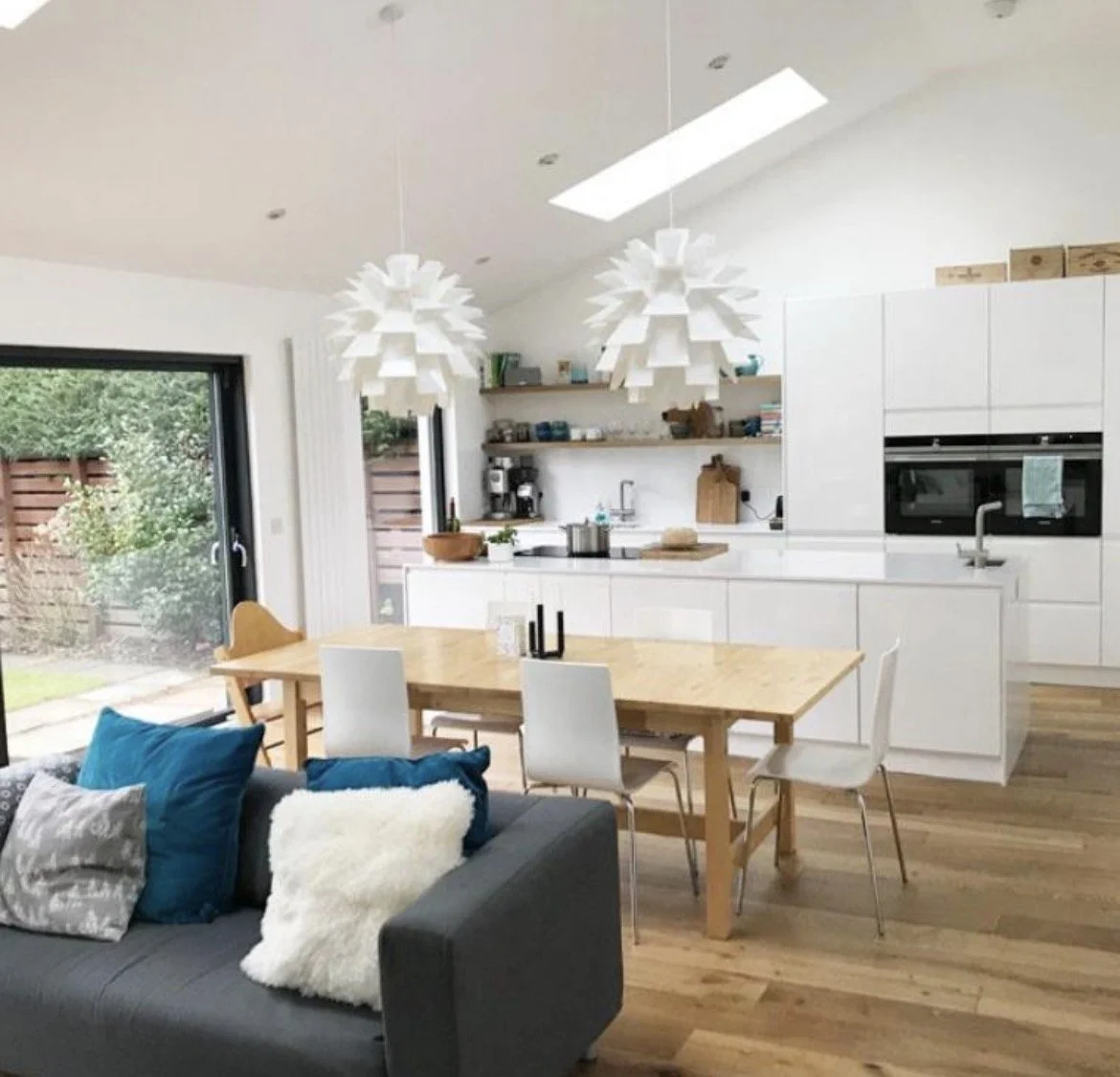 Pentland-Construction-extensions-renovations-building-Edinburgh-our-work-Bringing-the-Outside-In-A-Contemporary-Extension-in-Balerno-1.jpeg