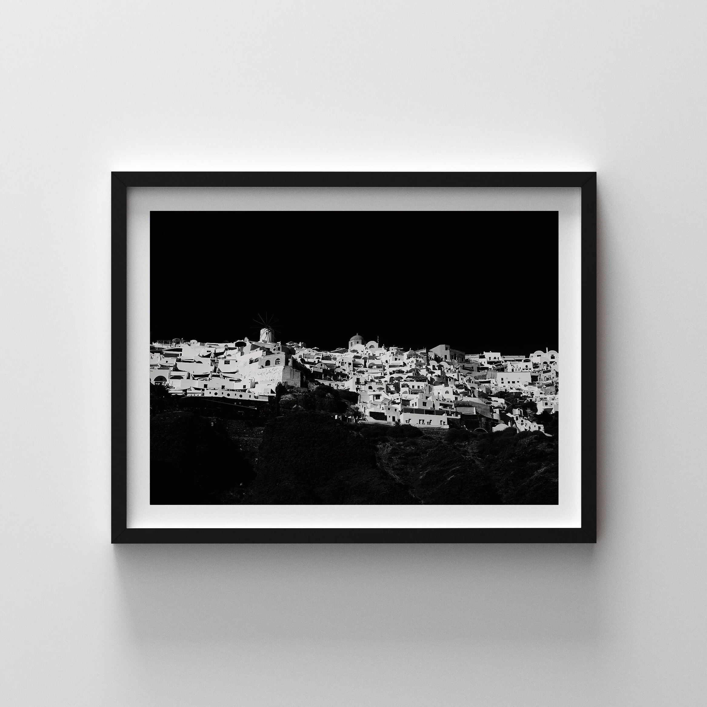 Oia_whitewall.jpg