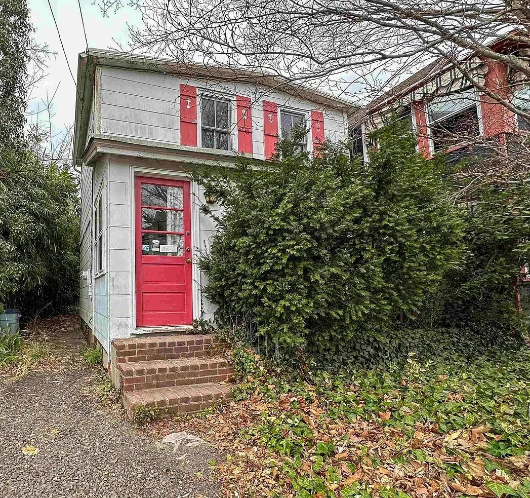 Corgie Street was next, and this is a 2025 photo. By this point, we have 6-children and 2-adults living here