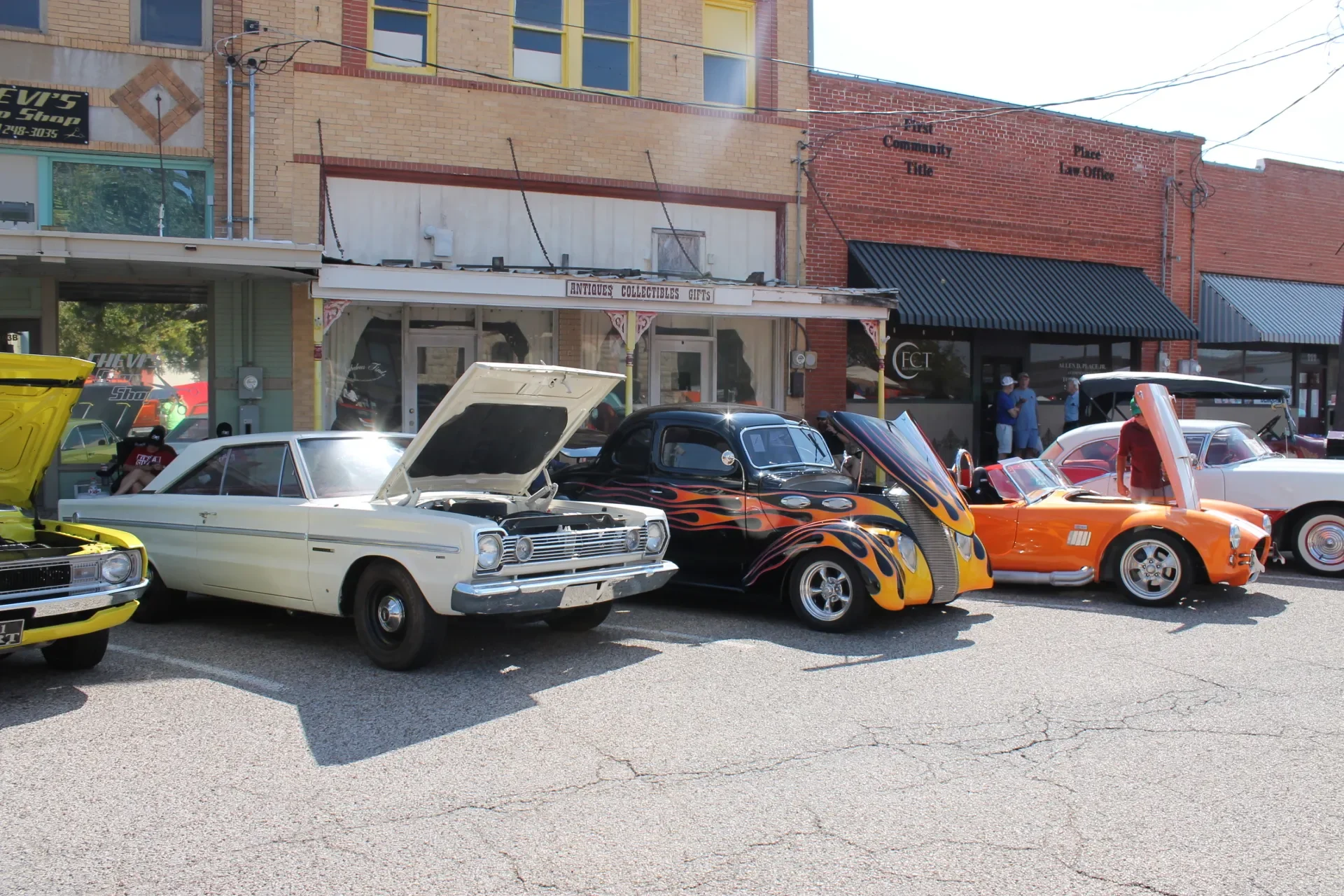 Cruzin Cruzers Car Show located on the Historic Coryell County Courthouse Square in Gatesville, Texas