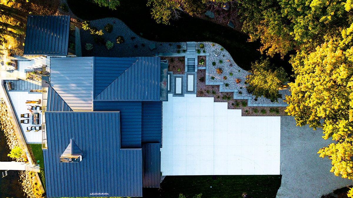 Modern Lakeside Residence