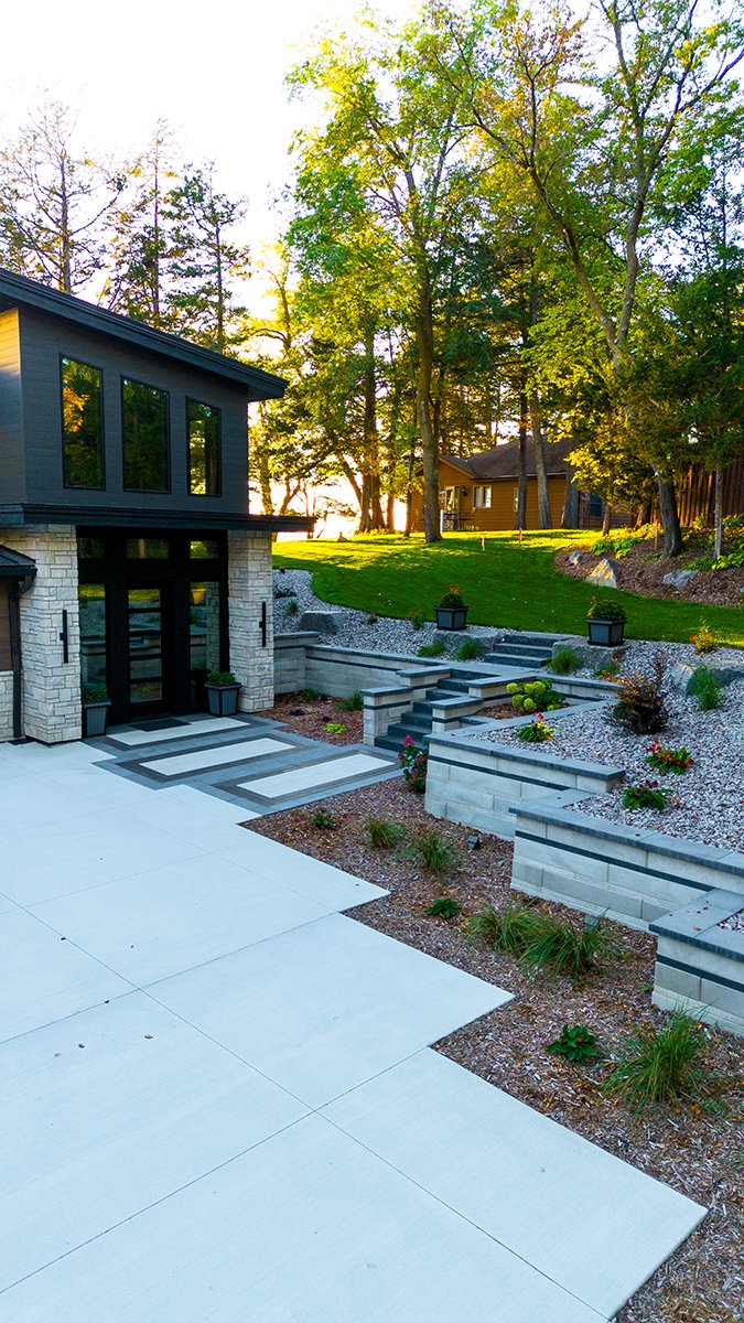 Modern Lakeside Residence