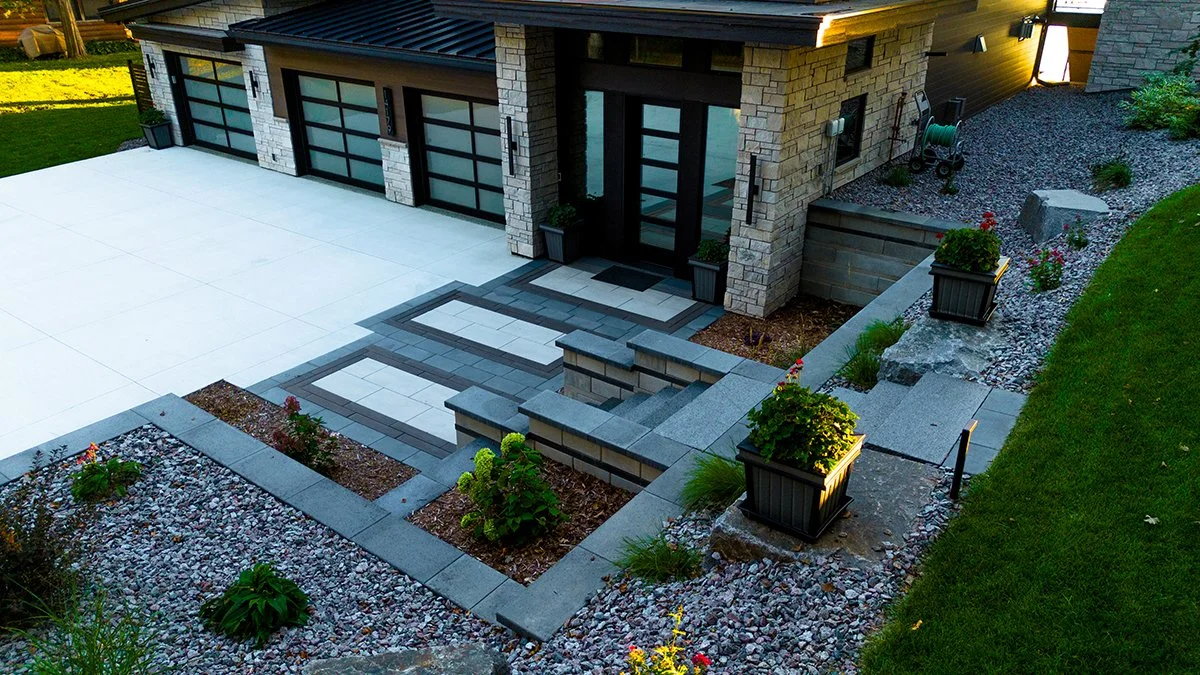 Modern Lakeside Residence