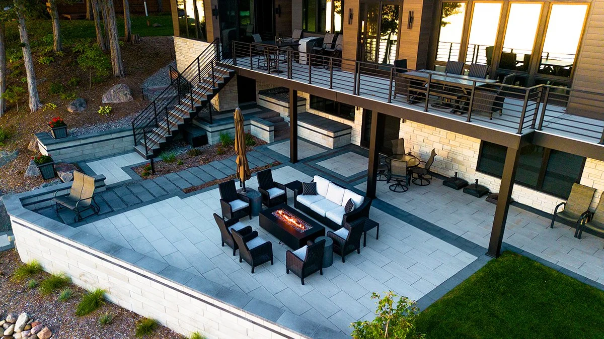 Modern Lakeside Residence