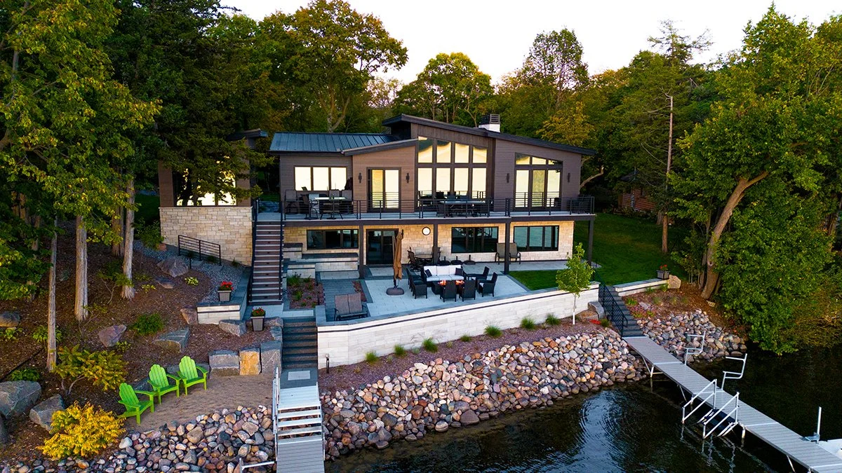Modern Lakeside Residence