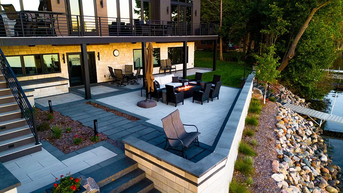 Modern Lakeside Residence