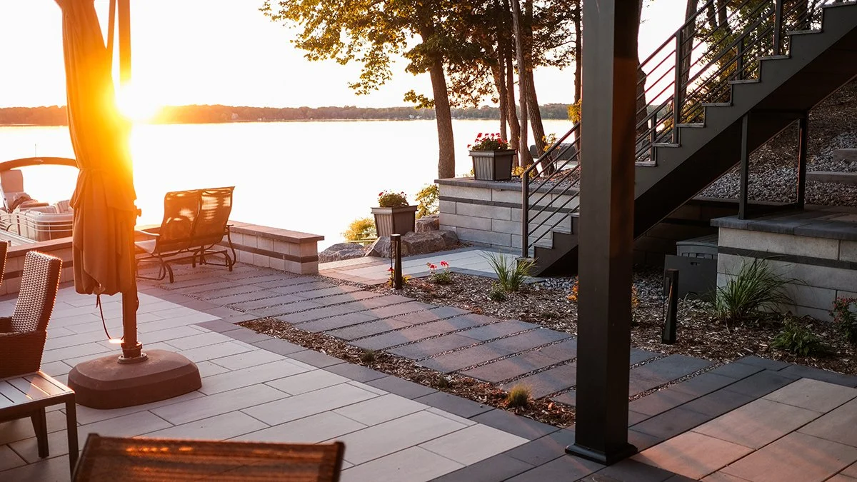 Modern Lakeside Residence