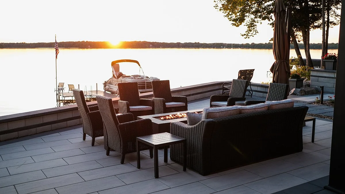 Modern Lakeside Residence