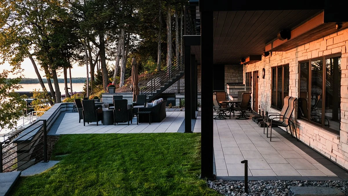 Modern Lakeside Residence