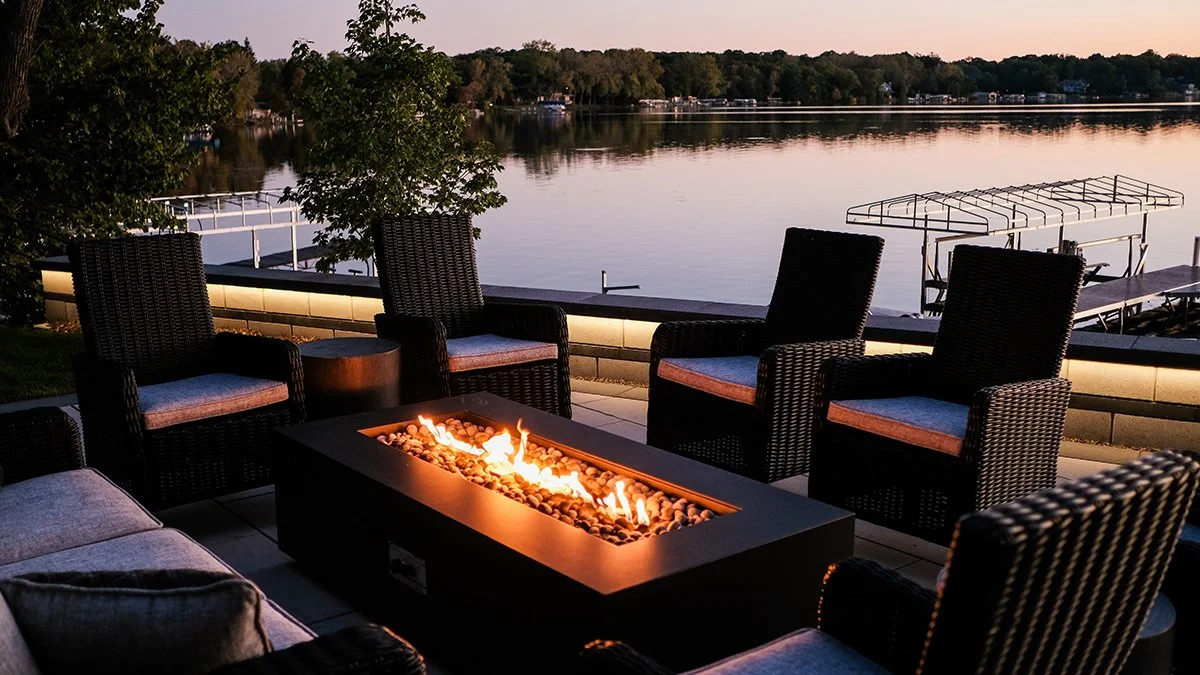 Modern Lakeside Residence