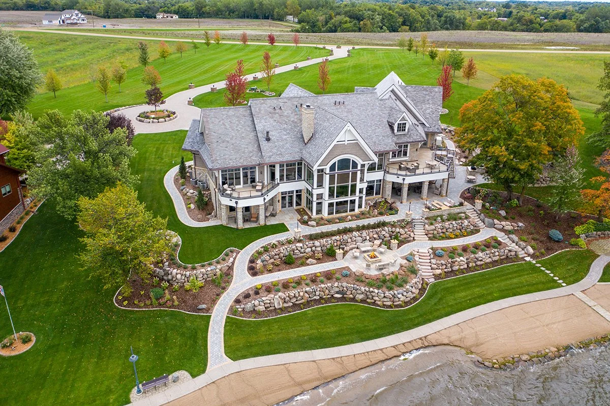Luxurious Lakeside Living