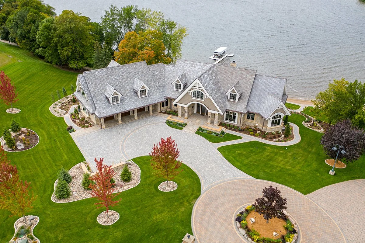 Luxurious Lakeside Living