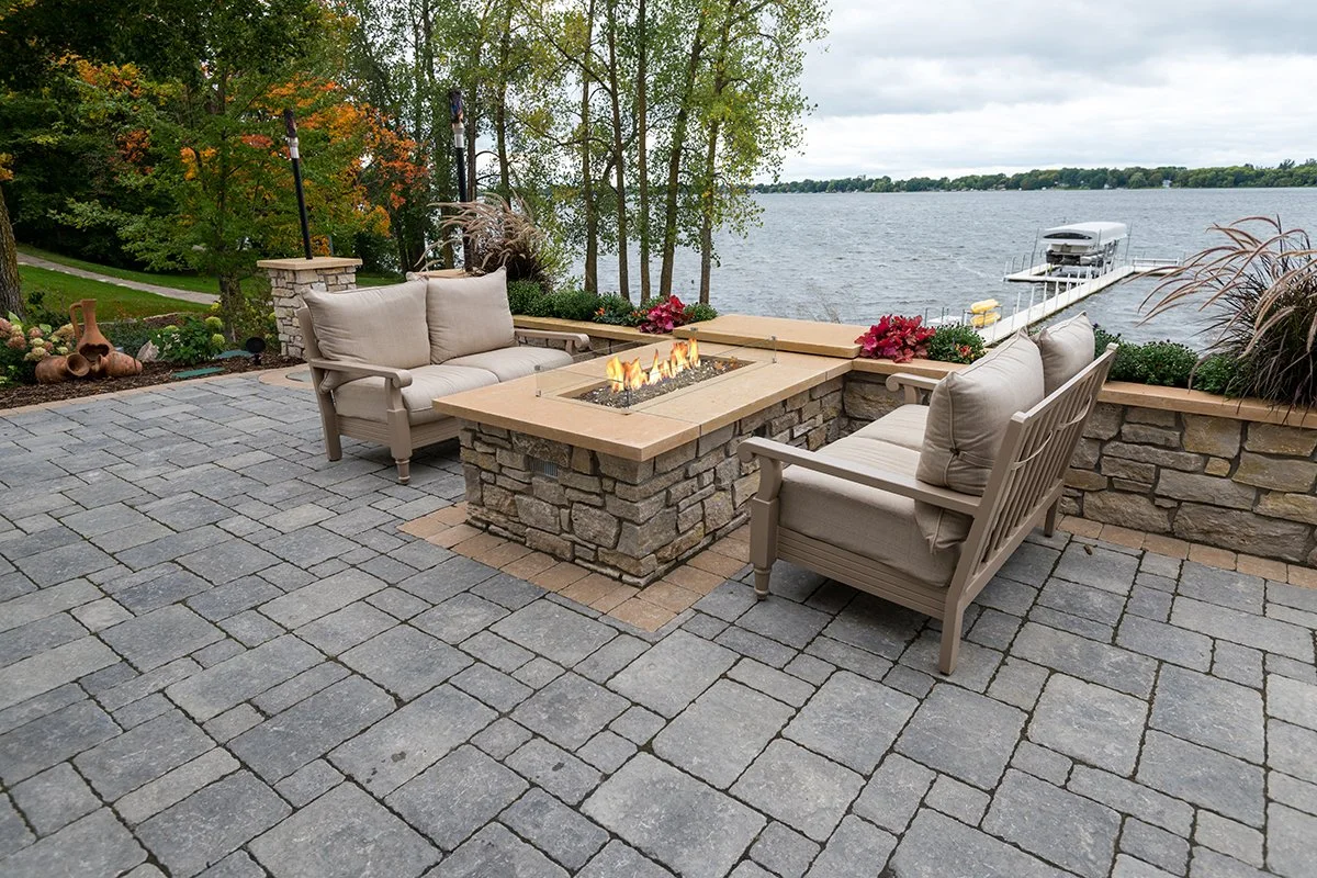 Luxurious Lakeside Living