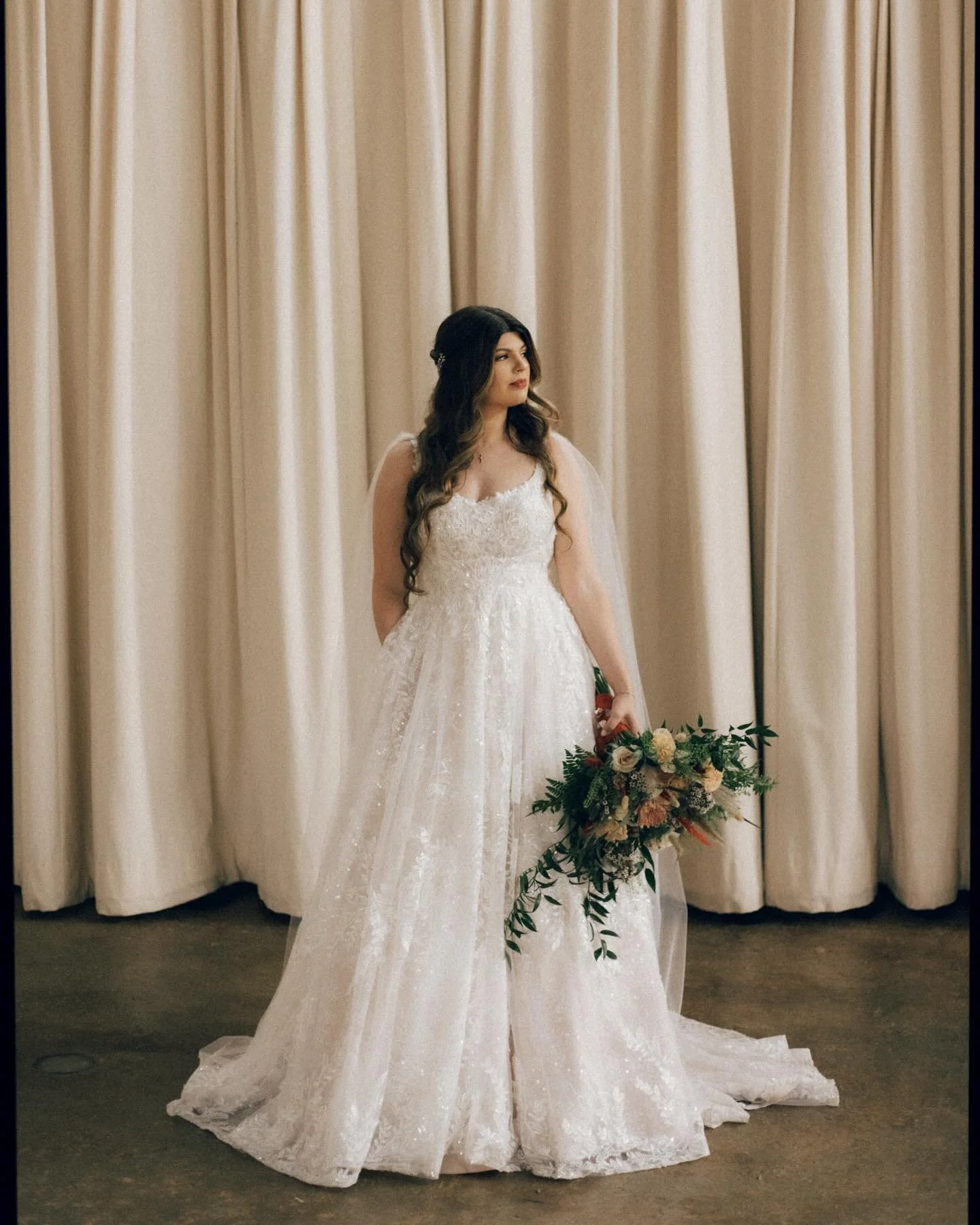 A moment for the beautiful bride! 😍