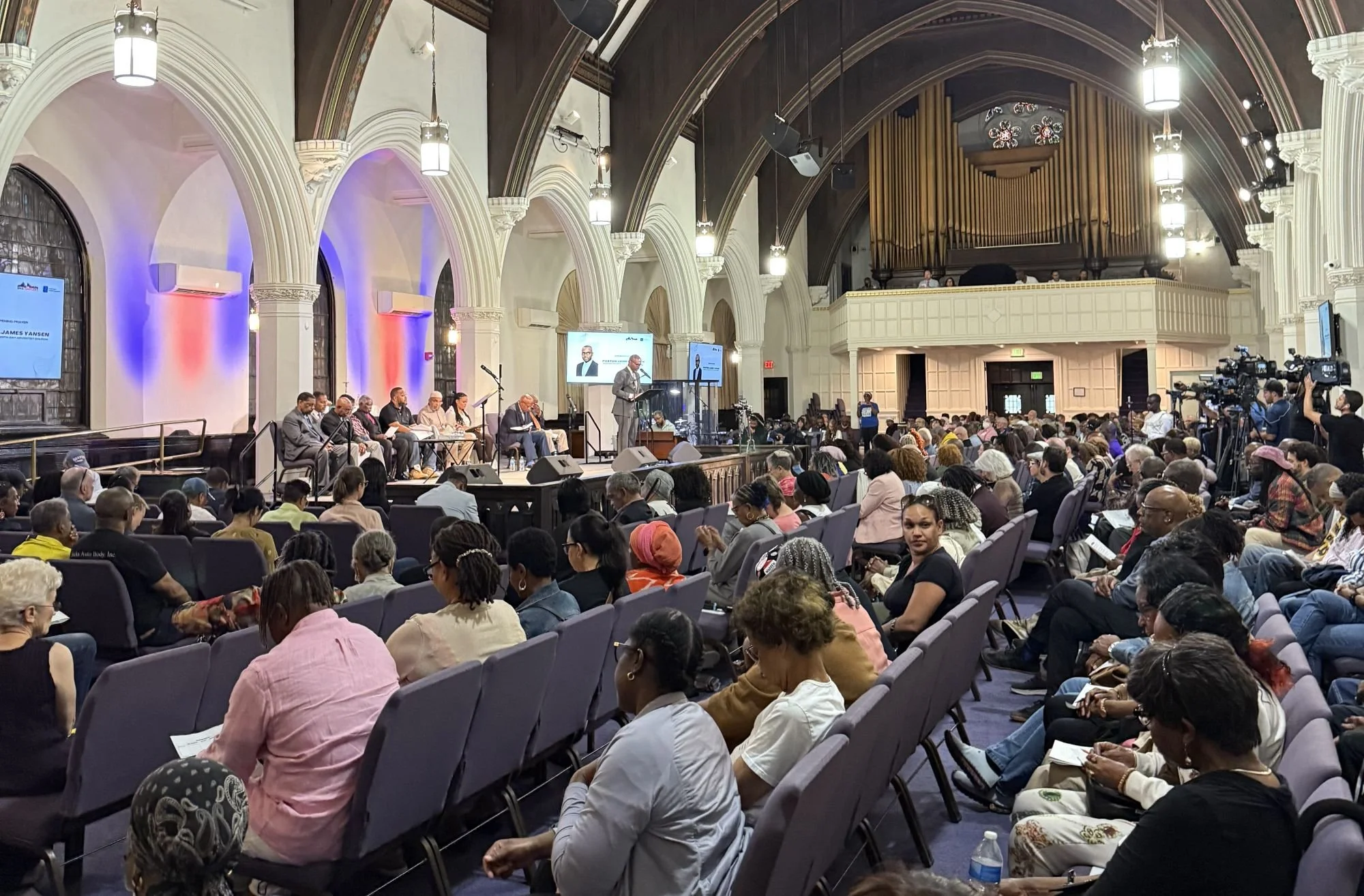 Boston mayoral hopefuls compete for support at candidate forum