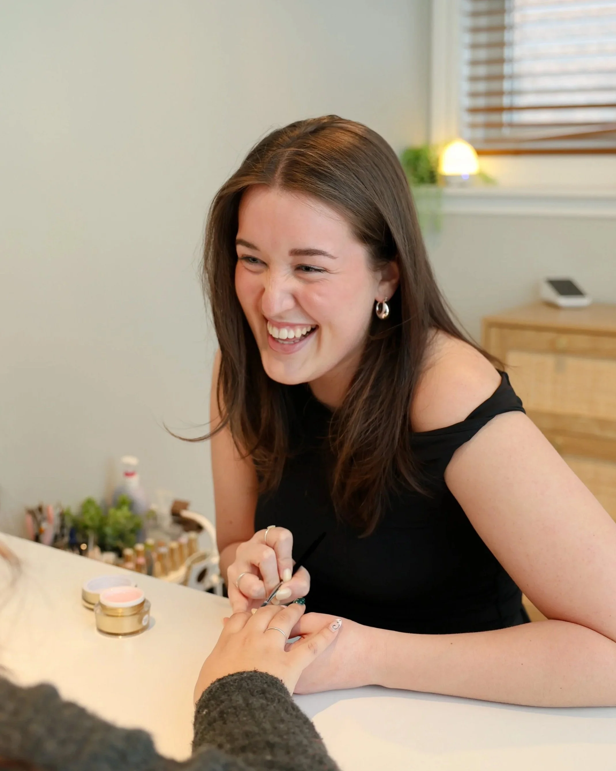 Main Street Wellness a collective of wellness practitioners, self care services, and private primary care. The best medical care and medical aesthetics in the Kawartha Lakes. Trusted wellness and health experts Bobcaygeon. Nail technician
