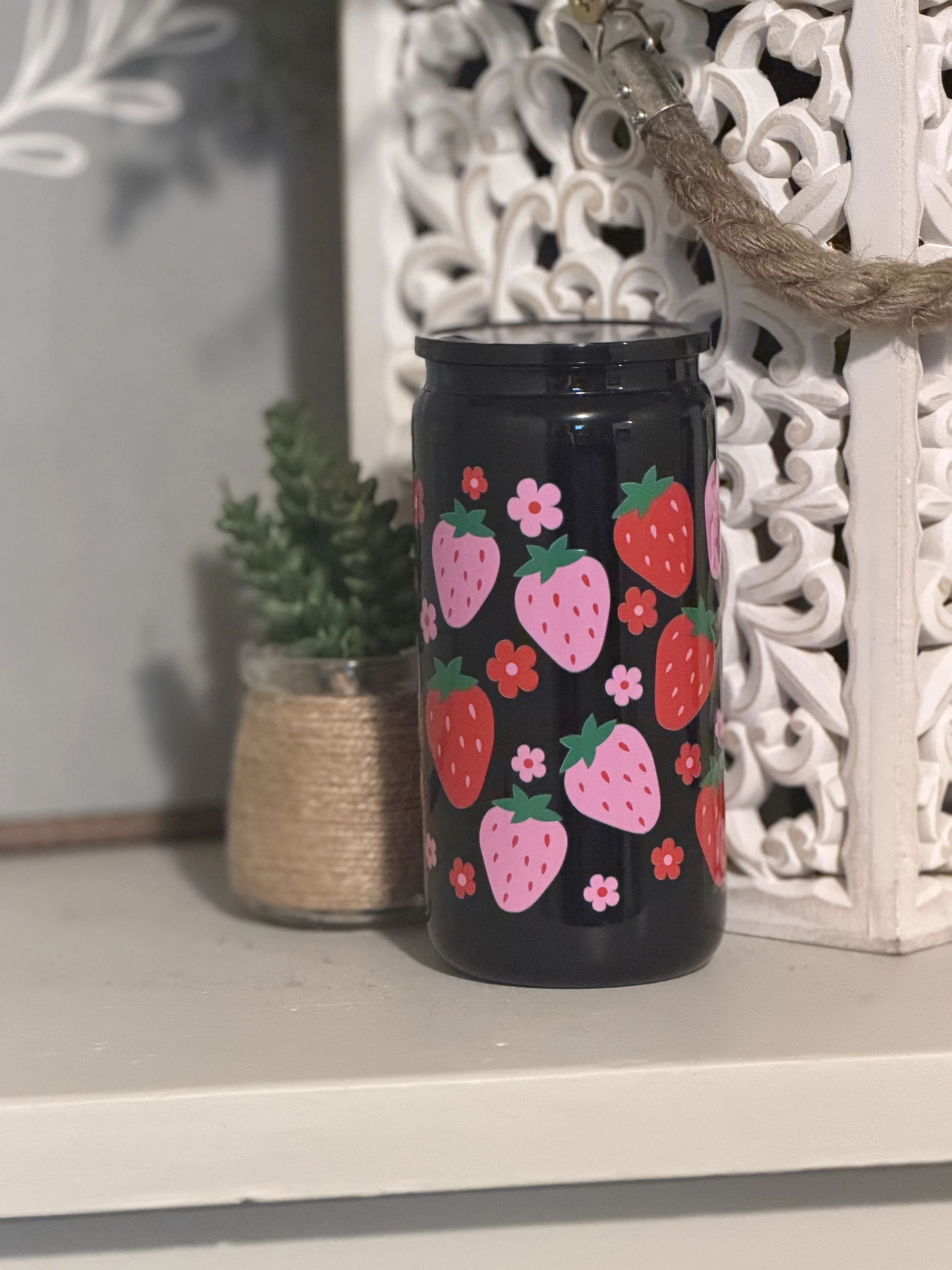 Berries 16oz glass in black