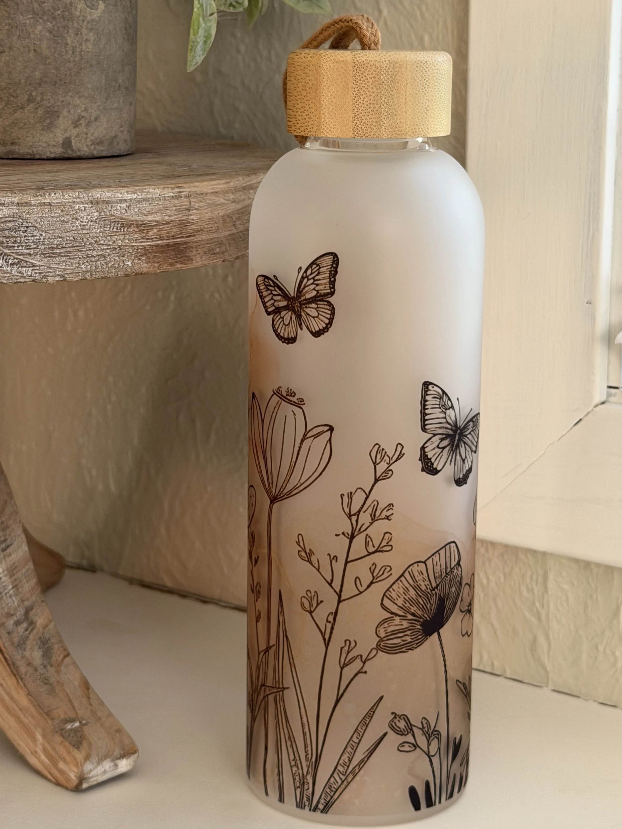 Flowers & Butterflies 25oz frosted glass tumbler