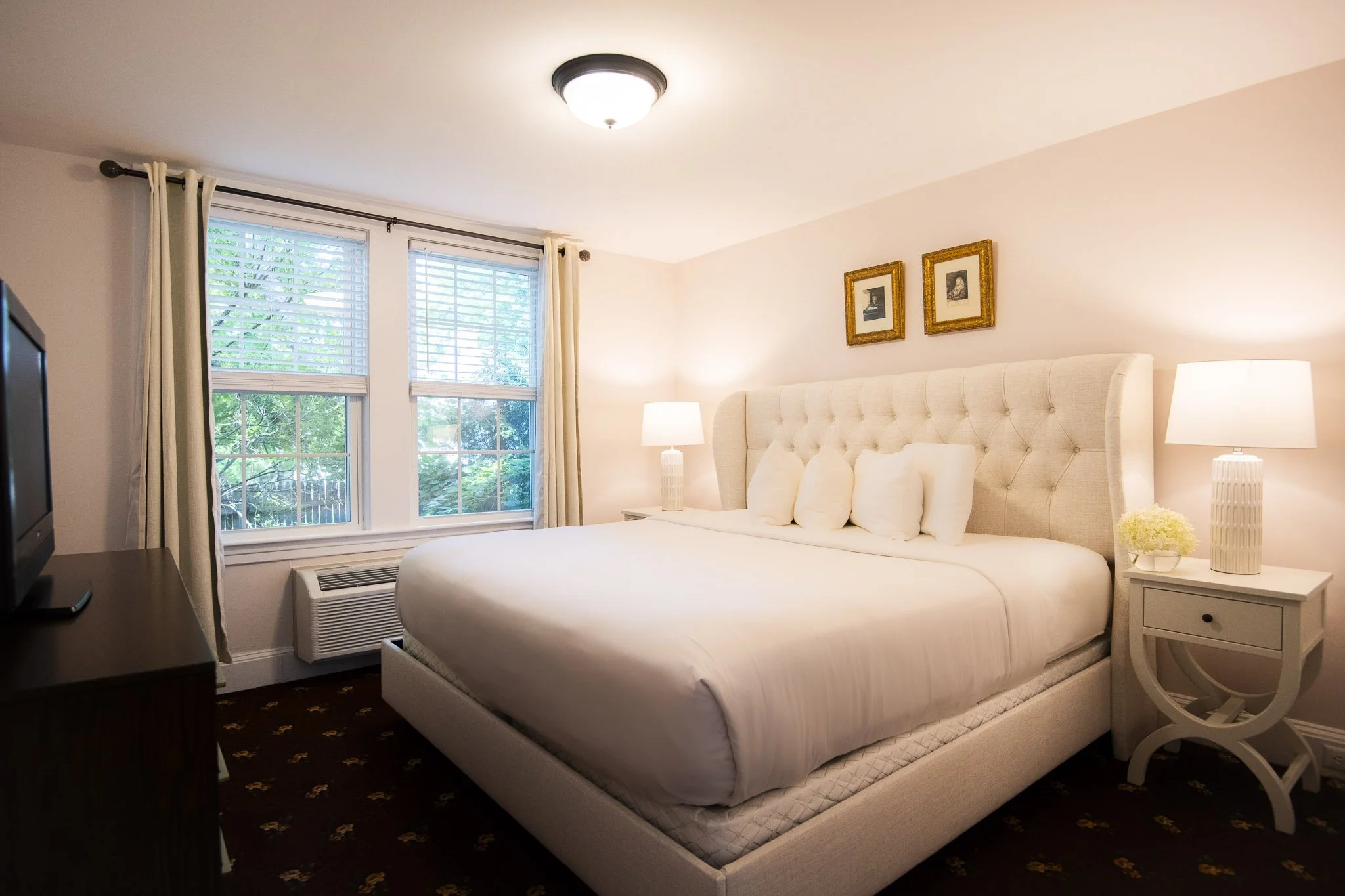Manor_Classic King Suite 30_1.jpg