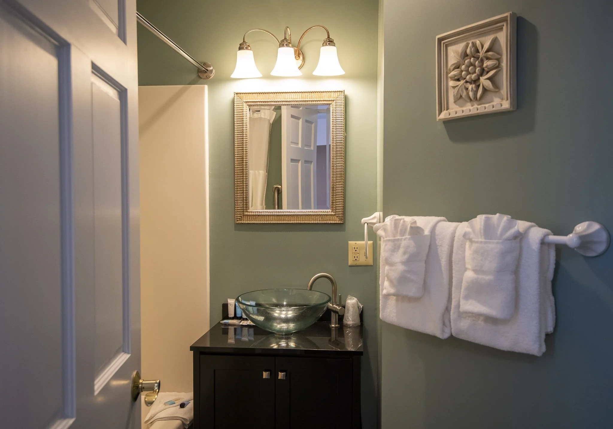 Manor_Classic King Suite 30_5.jpg