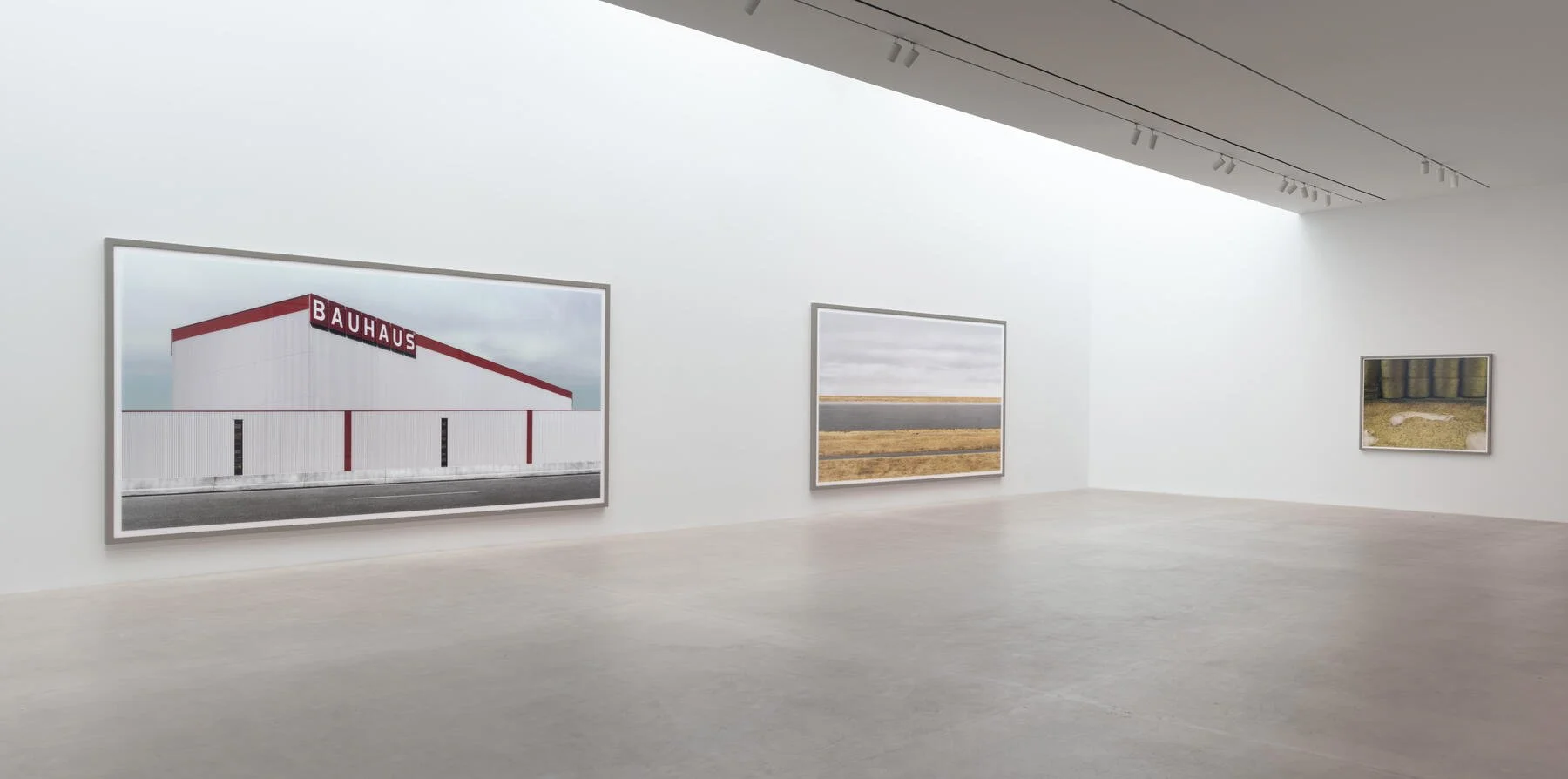 artwork © 2022 andreas gursky, artists rights society (ARS), new york | photo: rob mckeever | courtesy of gagosian, caplan colaku architecture