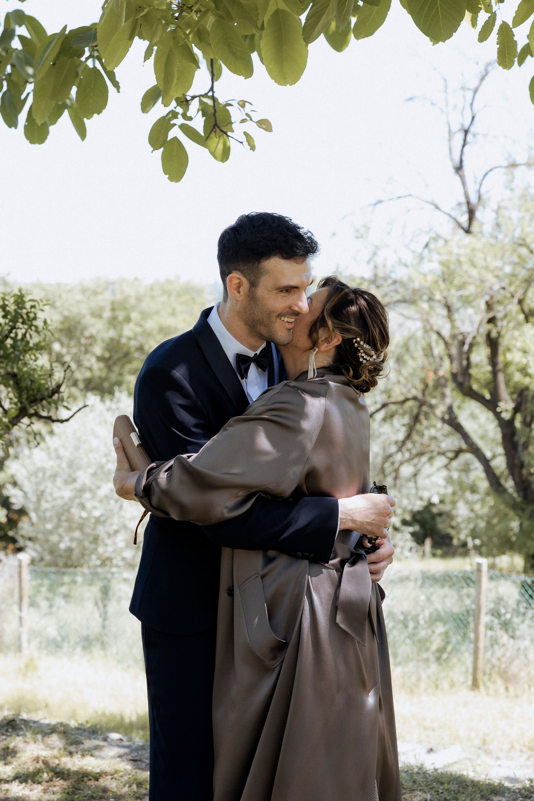 The groom and his mother's hug before the ceremony
