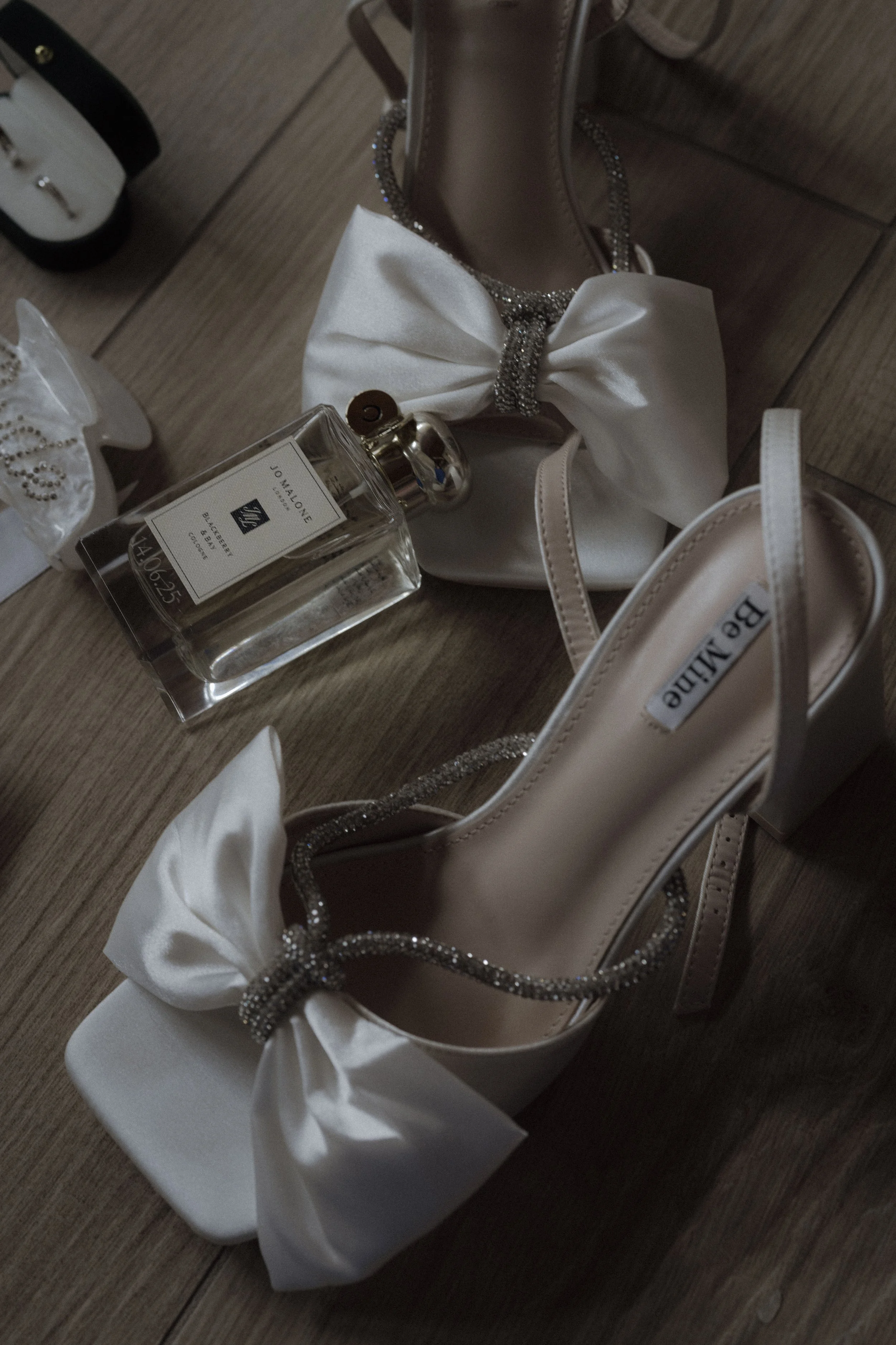 bride wedding details