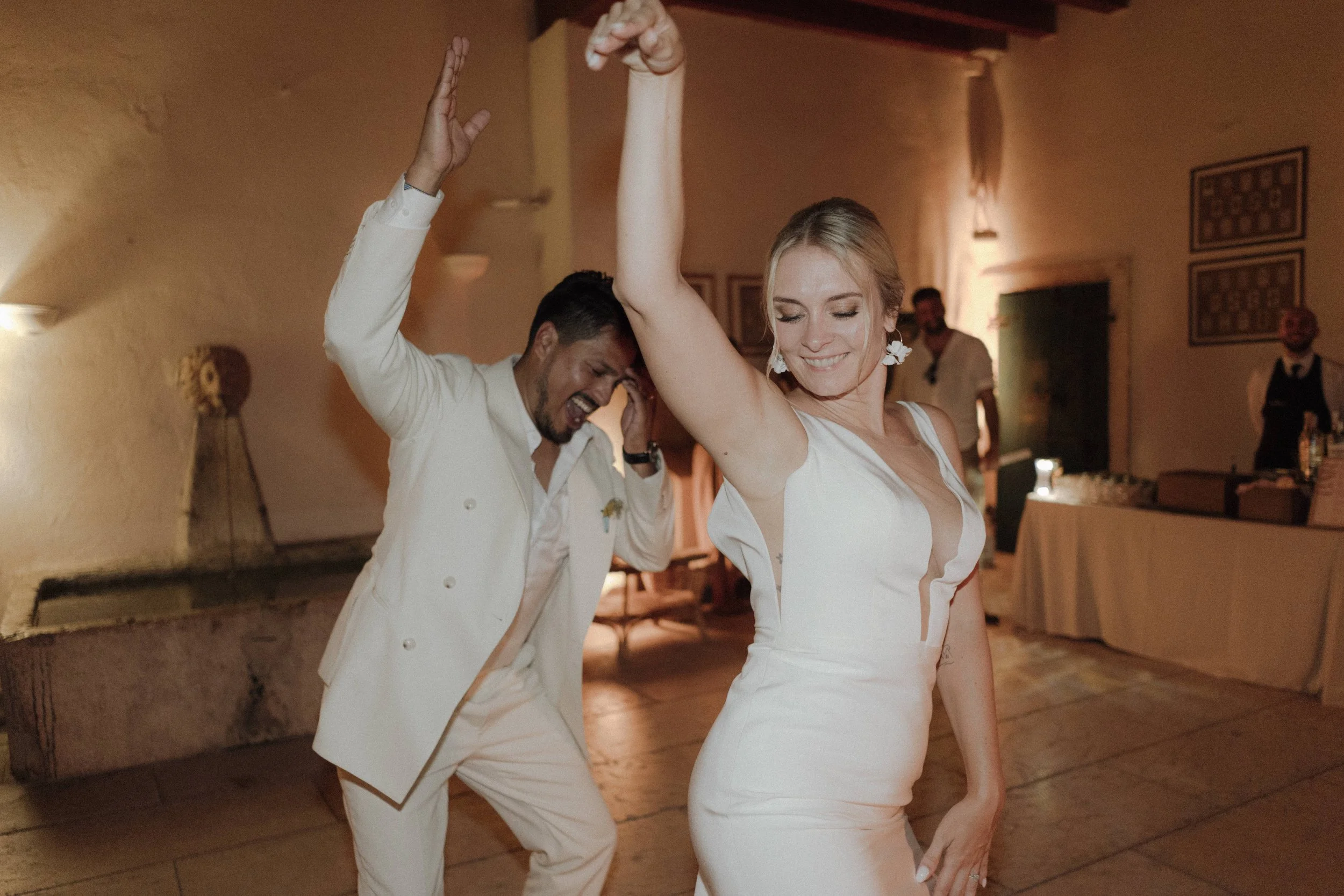Carolin and Fabio performing a surprise Latin first dance in the courtyard