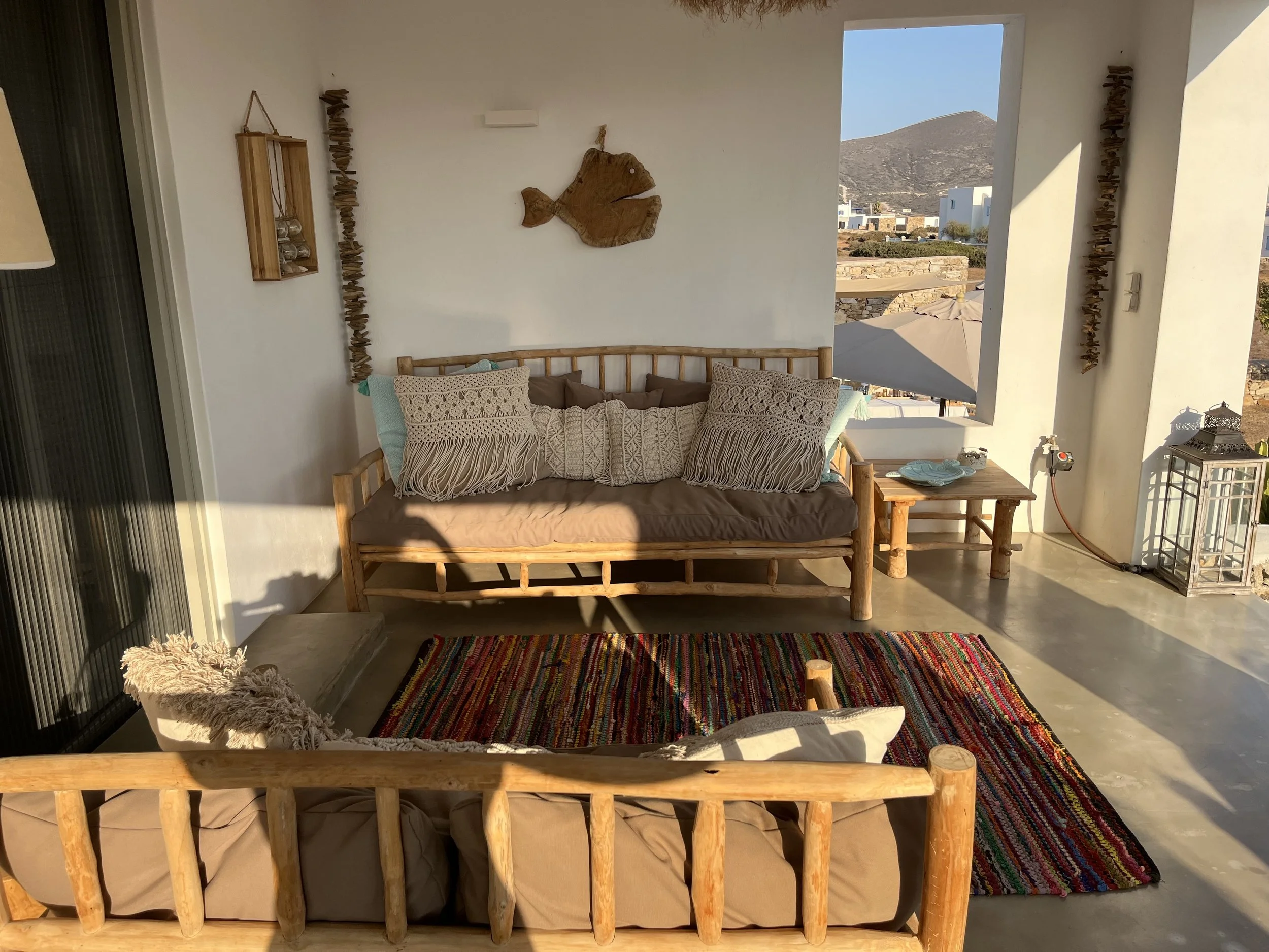 semi-open-lounge-antiparos-01.jpeg