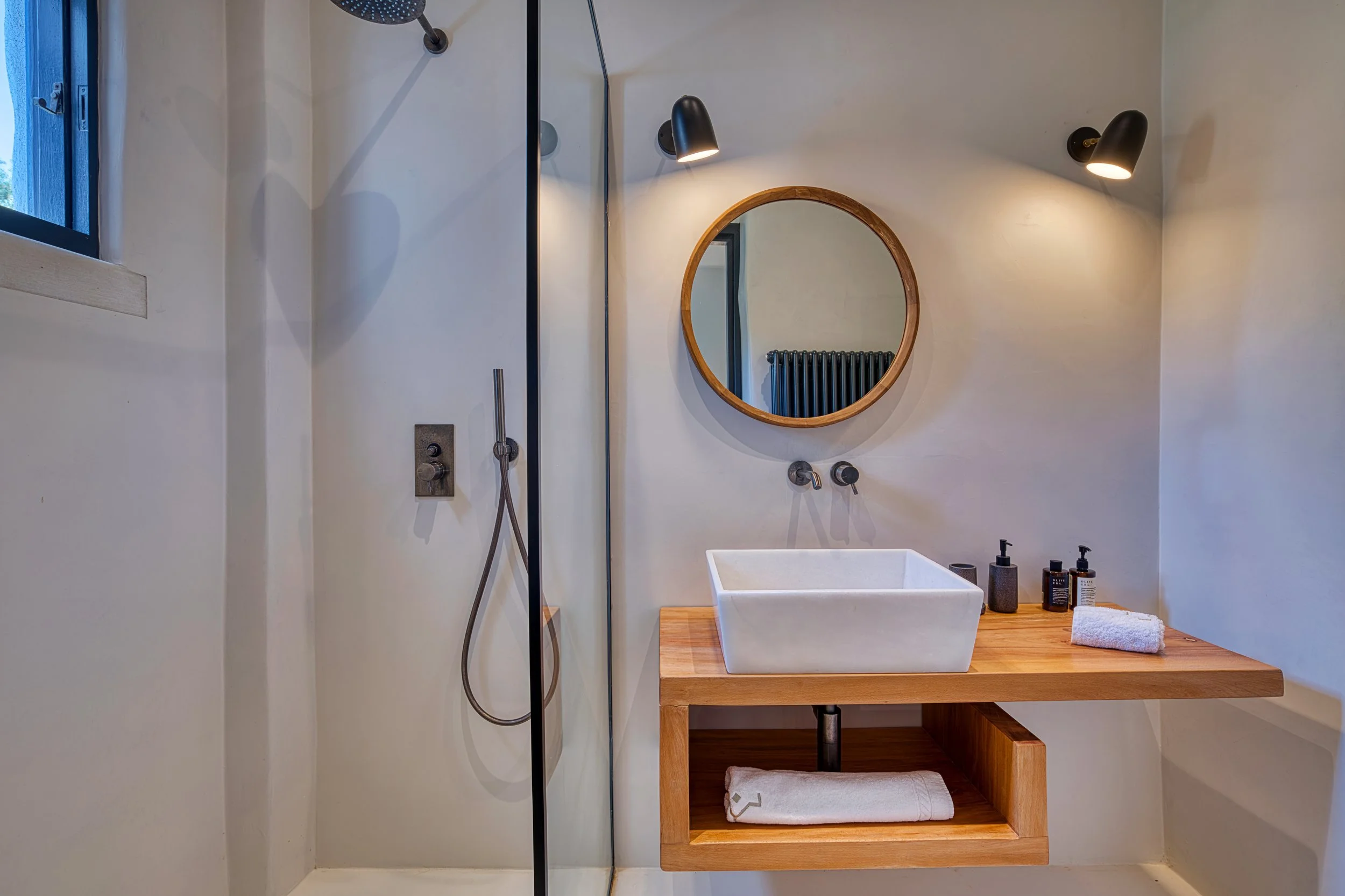 26-shower-room-kostos-paros-01.jpg