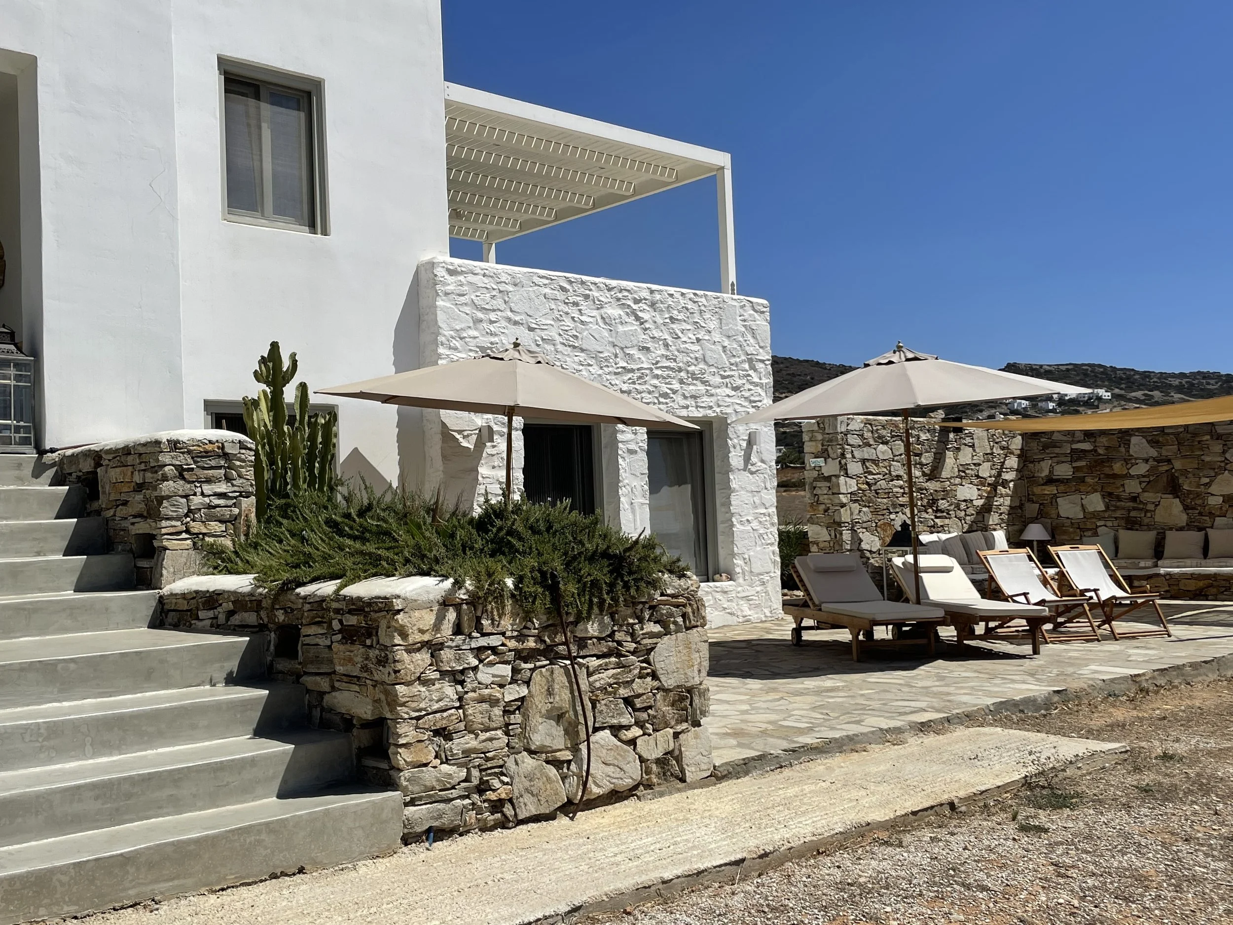 terrace-steps-loungers-antiparos-01.jpeg