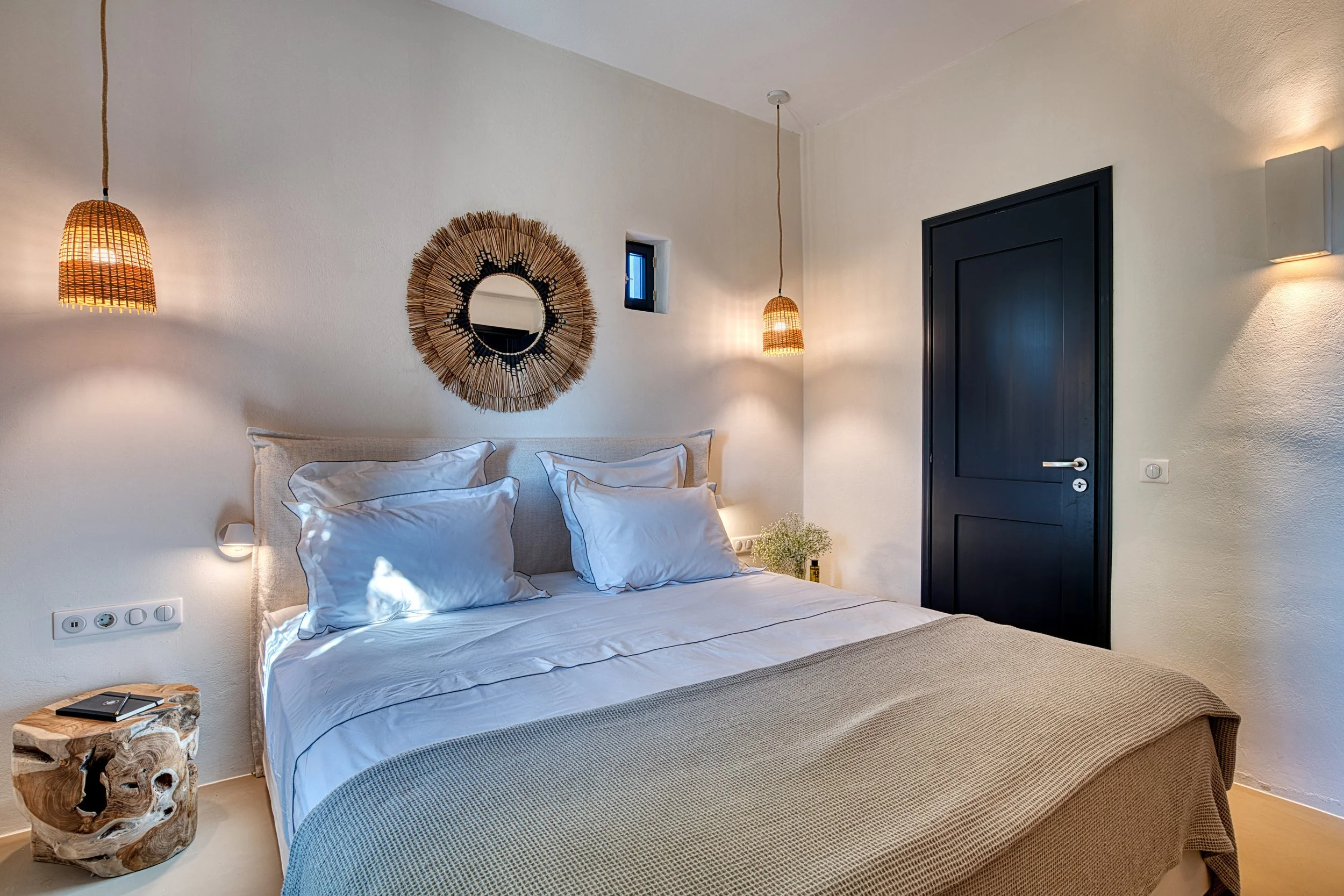 38-guest-house-bedroom-kostos-paros-02.jpg