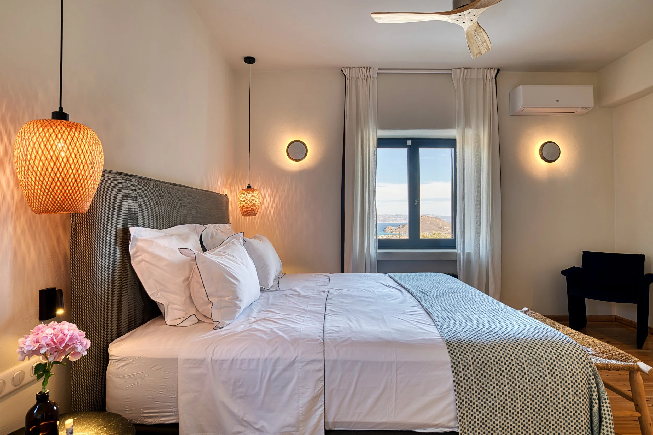 19-master-bedroom-kostos-paros-01.jpg