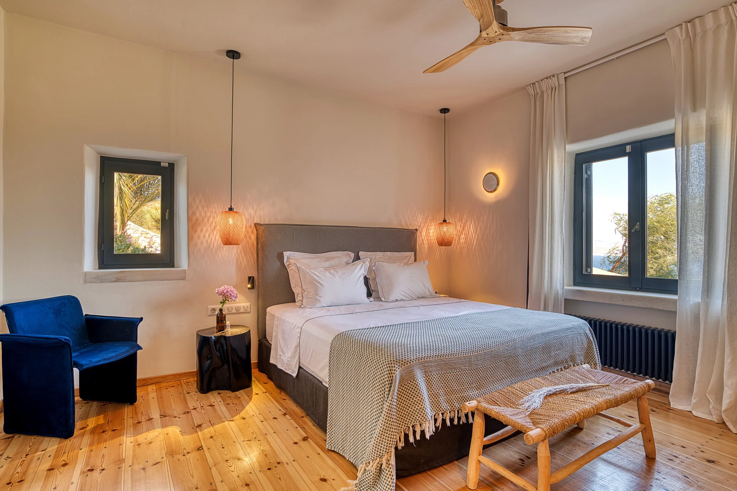 20-master-bedroom-kostos-paros-02.jpg