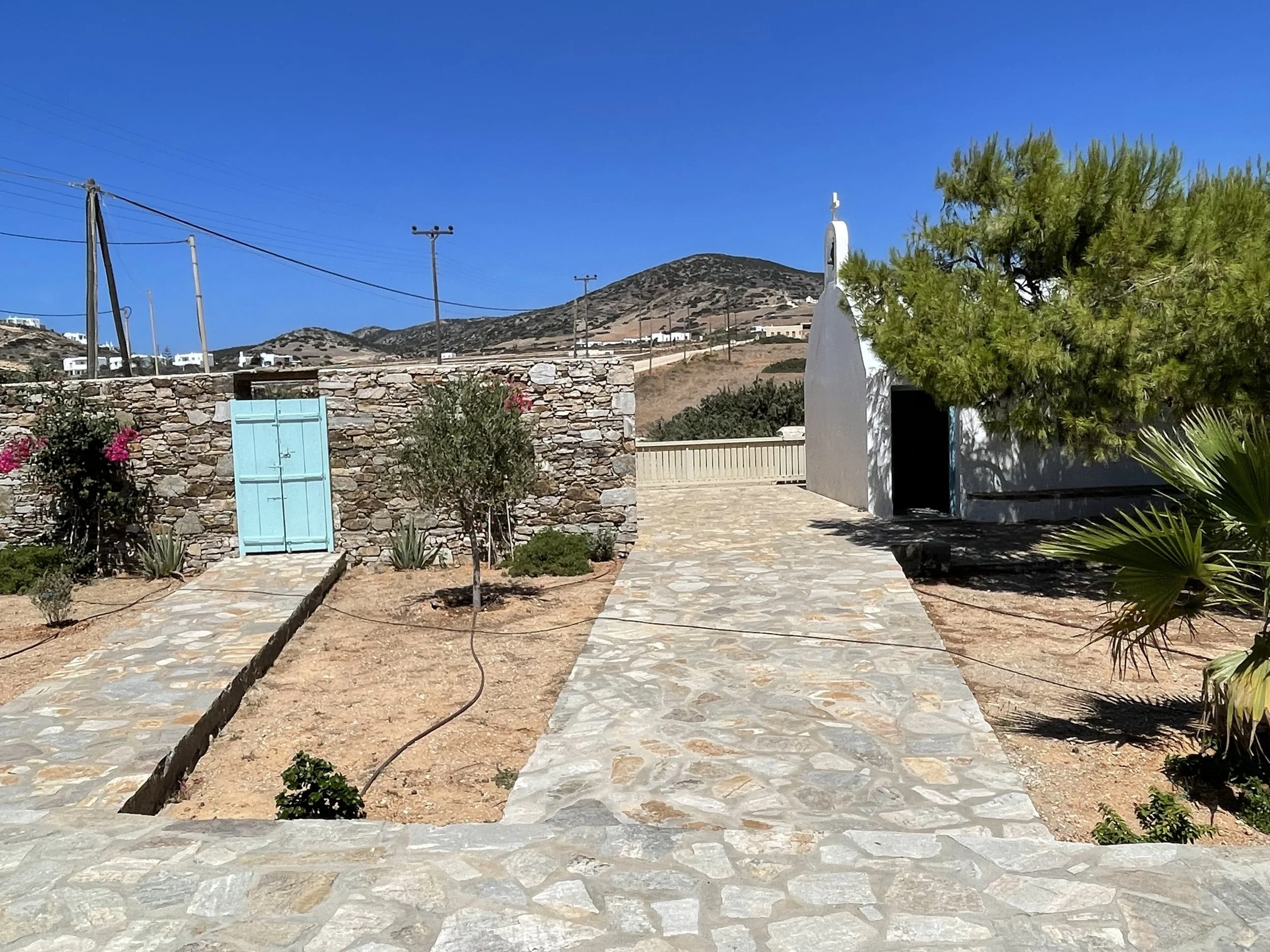 entrance-path-turquoise-gate-antiparos-01.jpeg