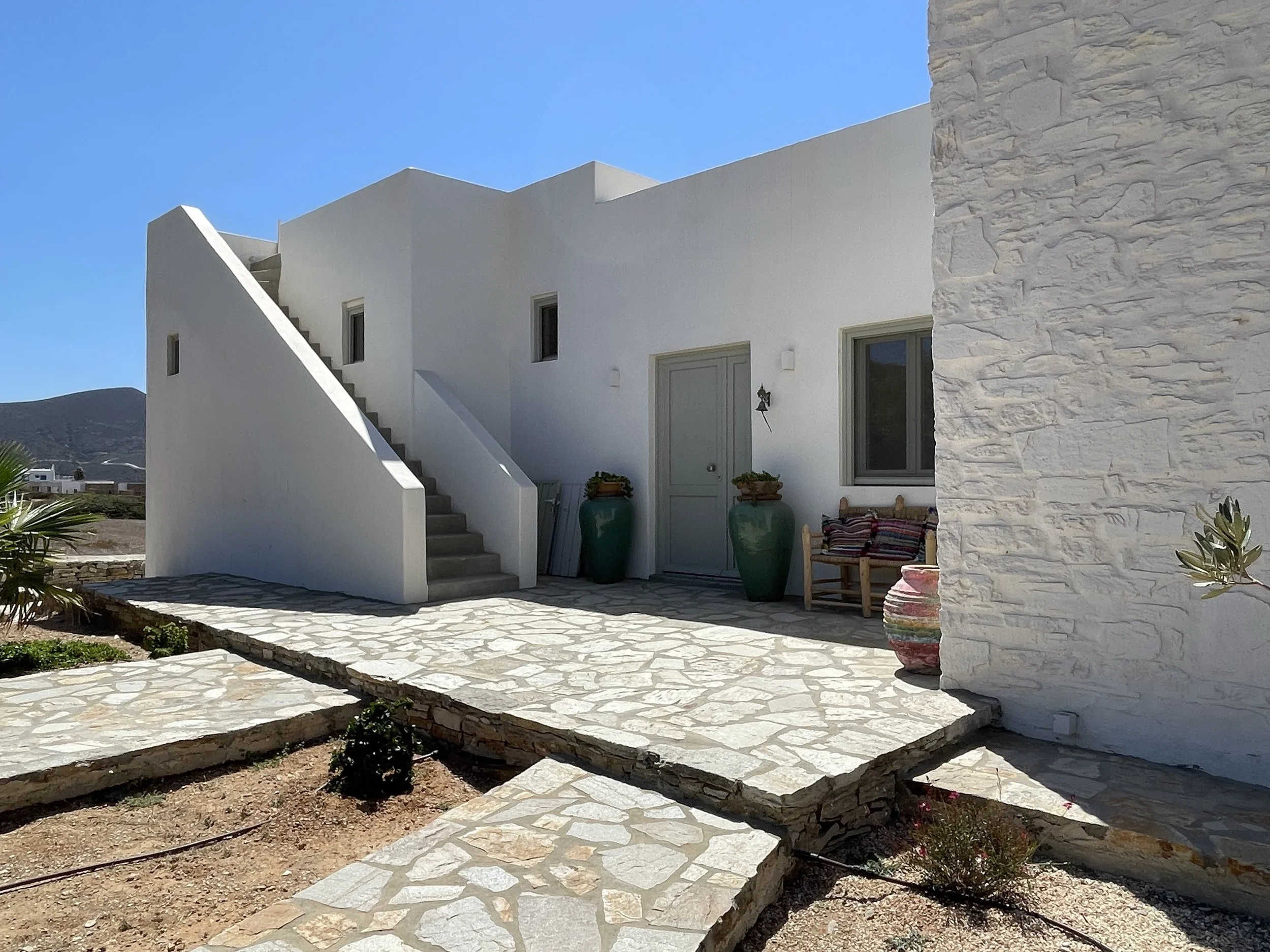 house-courtyard-exterior-antiparos-01.jpeg