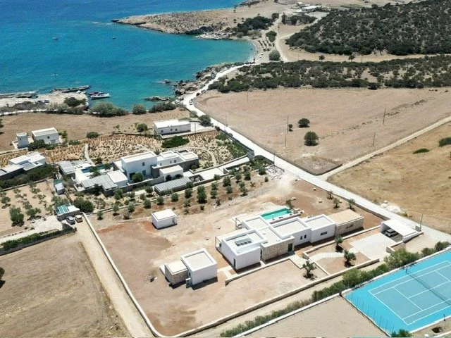villa-near-tripiti-beach-glyfa-paros-aerial-02.jpg