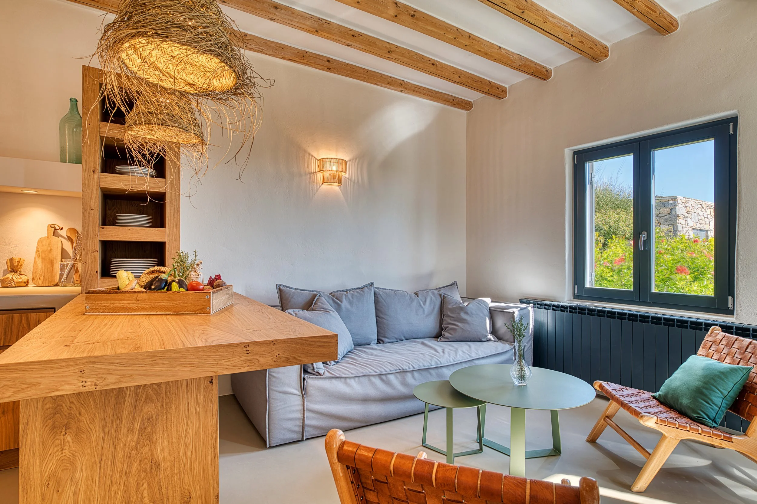 29-guest-house-living-room-kostos-paros-01.jpg