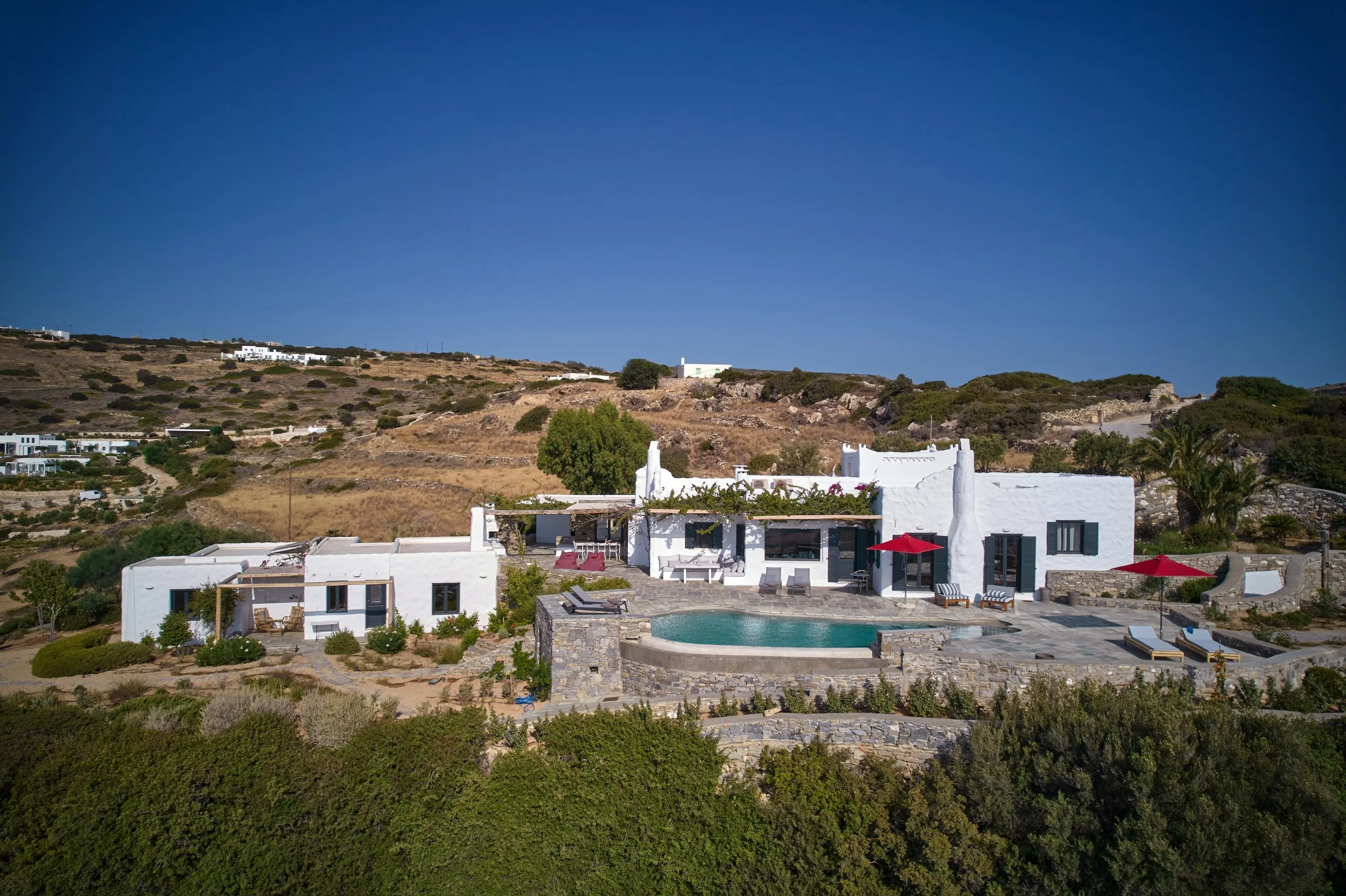 01-villa-for-sale-kostos-paros-exterior-01.jpg