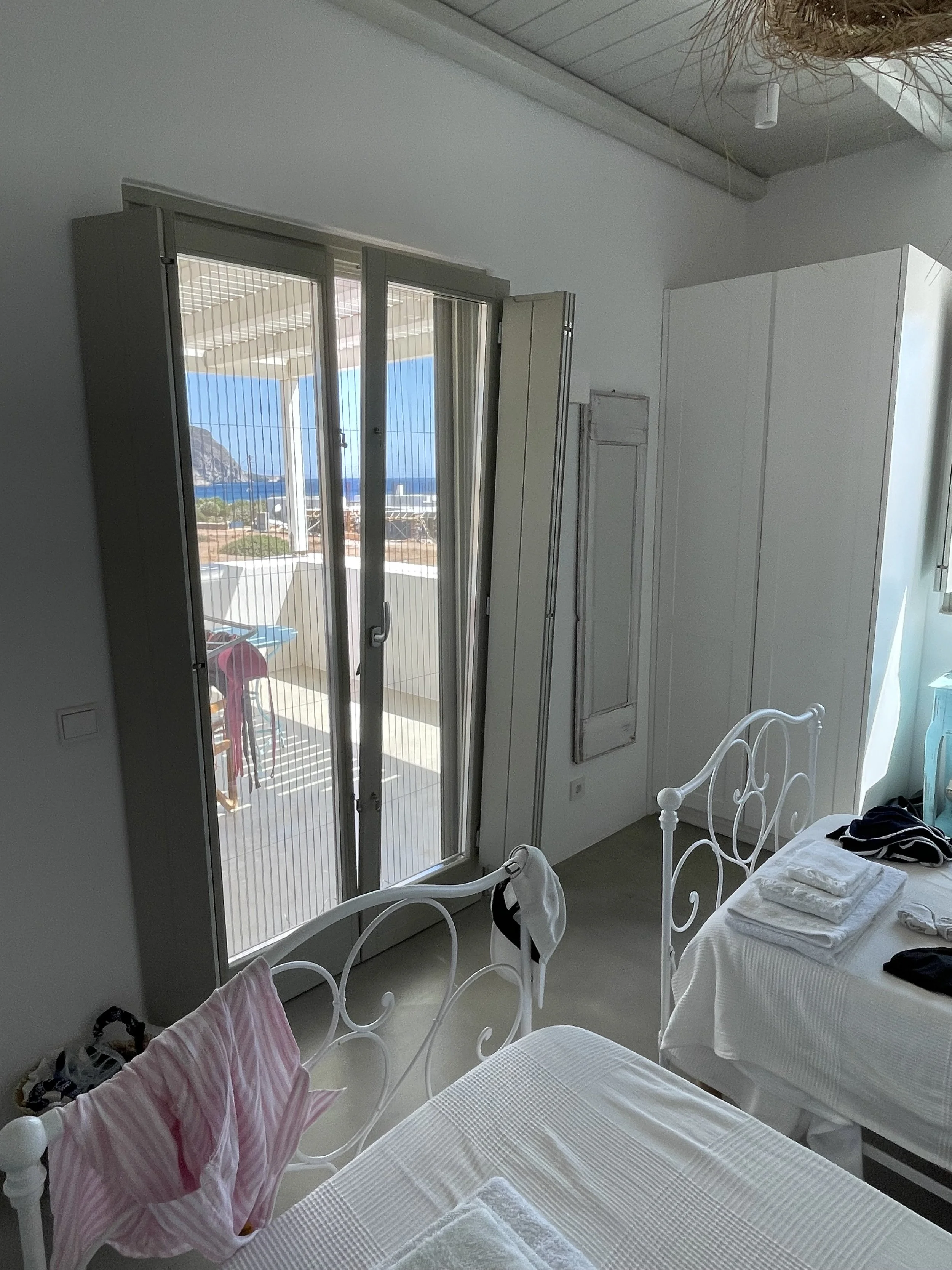 bedroom-terrace-door-sea-view-antiparos-01.jpeg