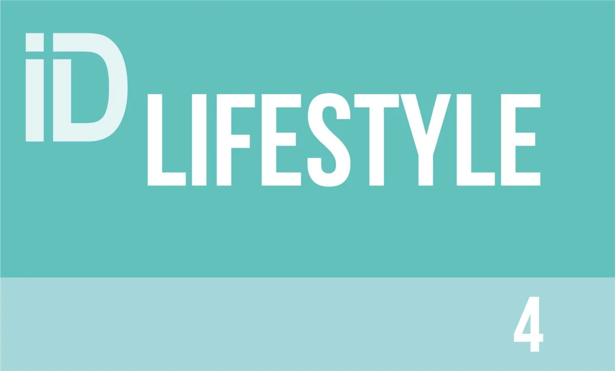 Logo du verrier HOYA pour l'oeil de l'opticien à Bordeaux avec le texte "iD Lifestyle 4" sur un fond bleu clair.