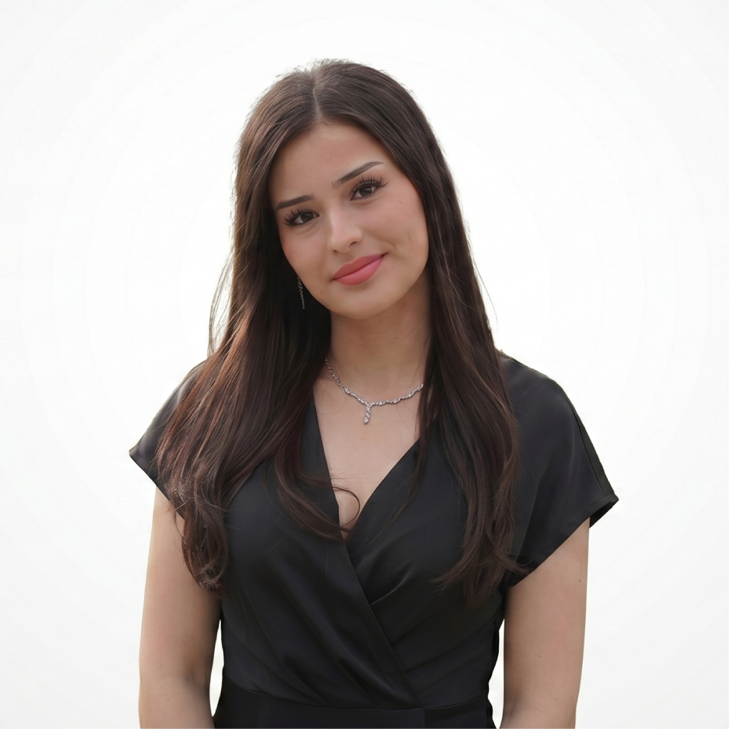 Ayse Social Media Strategist