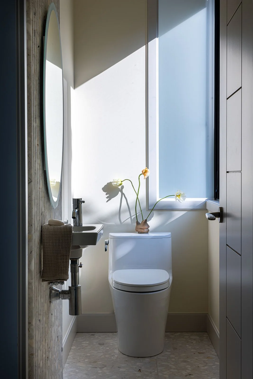 modern and clean bathroom design with compelling lines from lighting