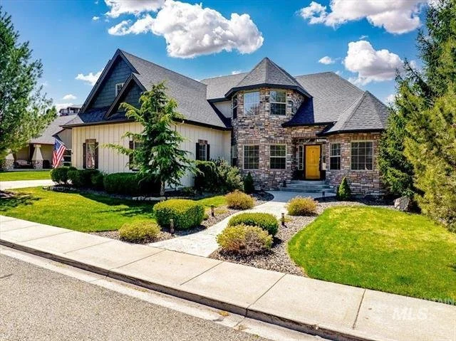 4721 N Arrow Villa Way, Boise - listed at $1,099,000