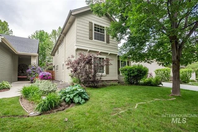 961 E Thunderbird Ct, Eagle - listed at $550,000