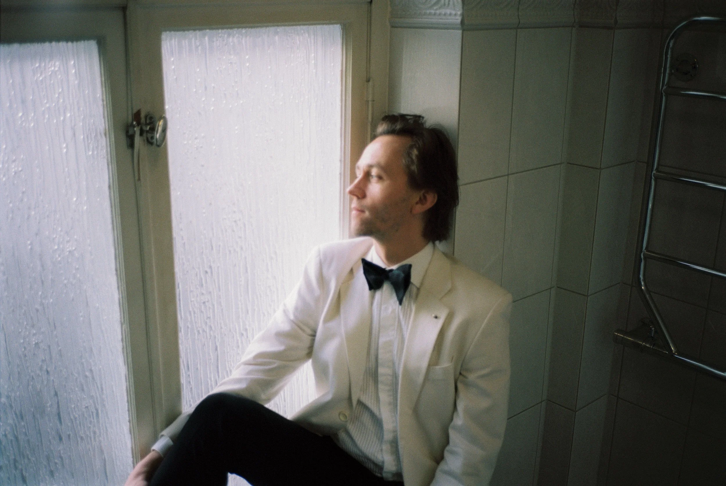 sondre lerche acrobats press photo